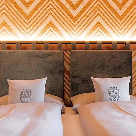 Burg1990 Hotel 4*