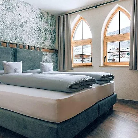 Burg1990 Hotel Fiss